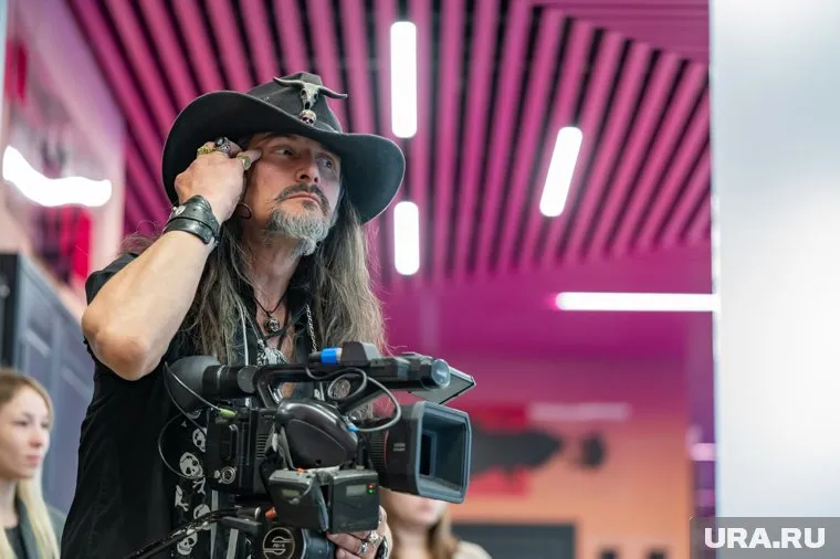 Художник и видеооператор Владислав Рашидов скончался 17 января
Фото: Руслан Яроцкий © URA.RU