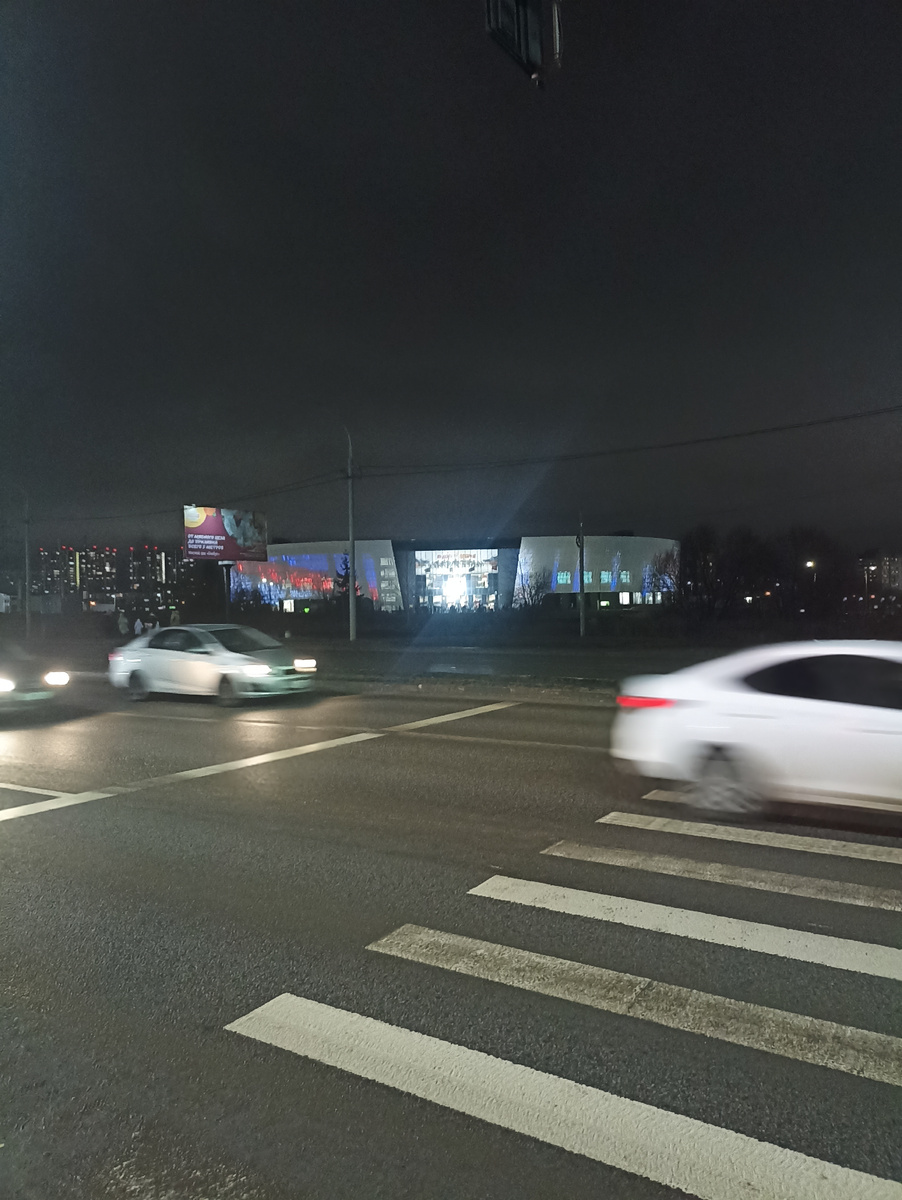 Переход от Леруа очень неудобно расположен