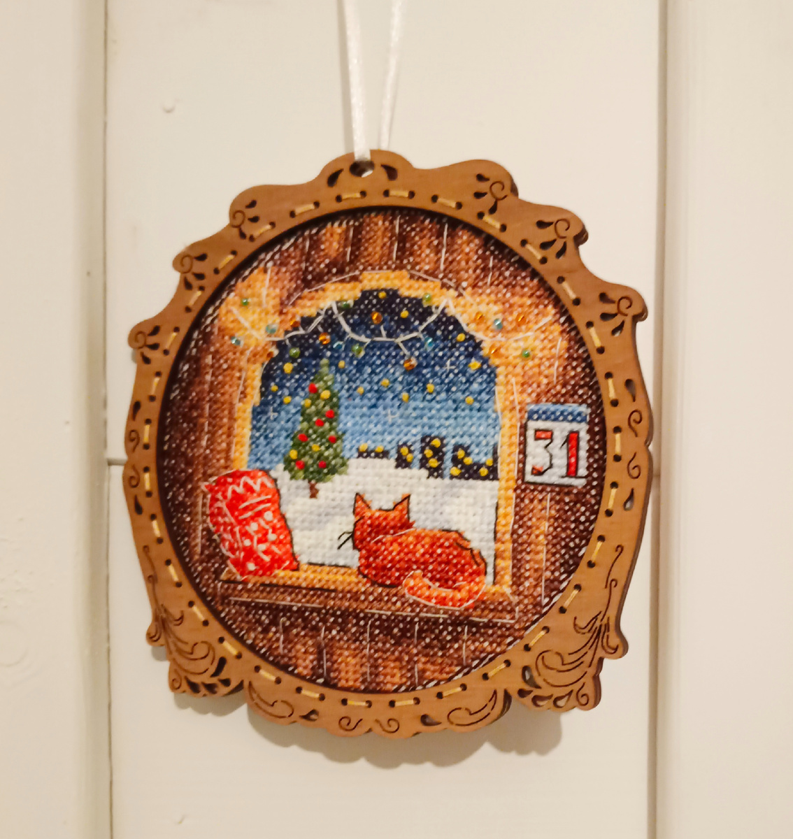 вышивка крестиком на текстильной канве, французские узелки