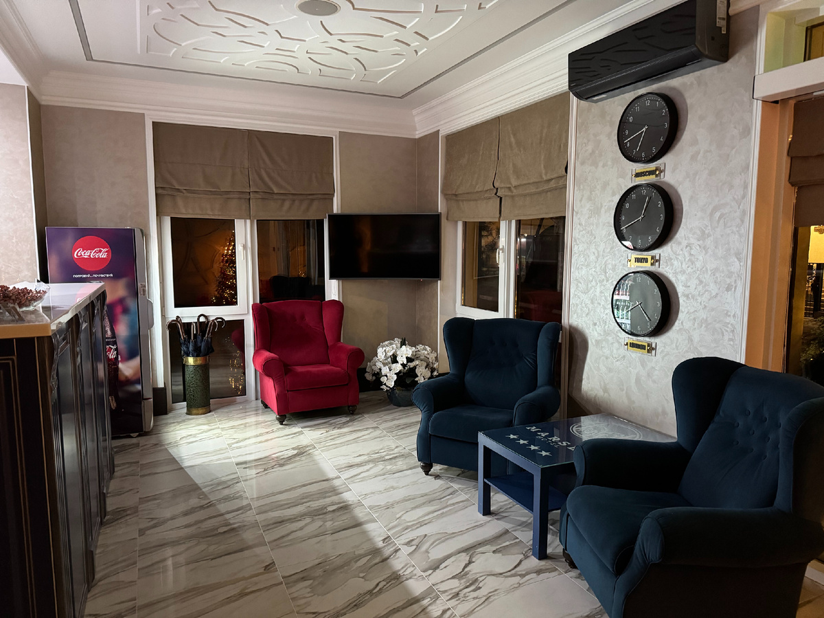 Ресепшн отеля "Марсель" в Геленджике... Фото автора