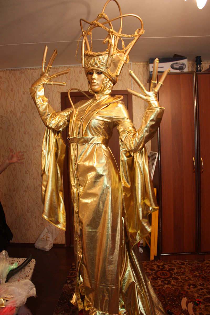 очередная примерка. да, приходилось работать в таких условиях