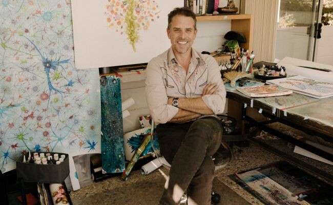 Все же в курсе что "картины" Хантера стоят по 500 тысяч долларов? Но коррупции нет в Америке! Это другое!