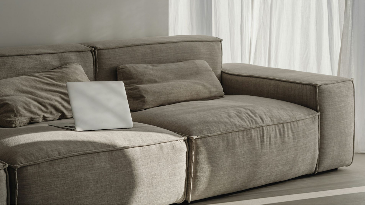 Как чистить тканевый диван