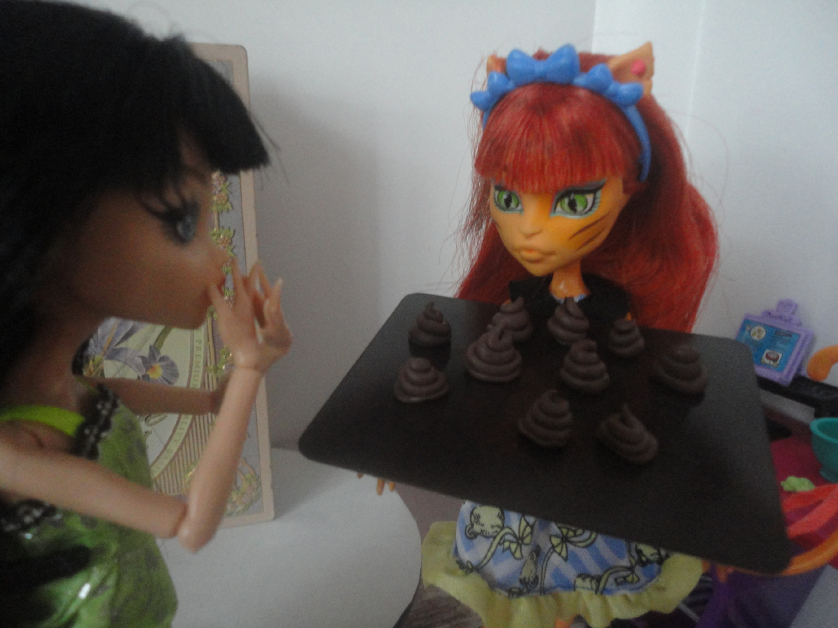 Наши первые булочки из запекаемой глины сгорели и потрескались (фото 2020 года - мы тогда ничего не умели)