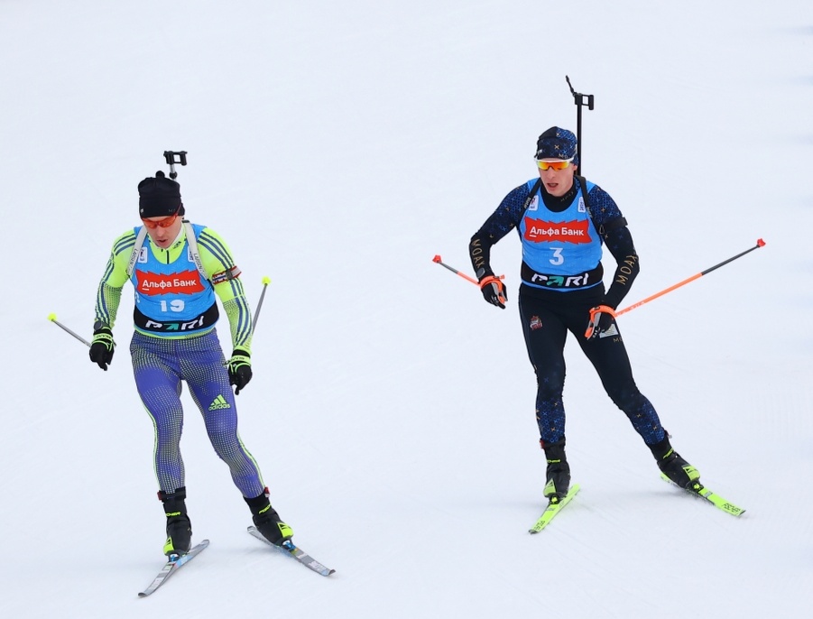 Дмитрий Мысев соперничает с одним из лидеров гонки Антоном Бабиковым