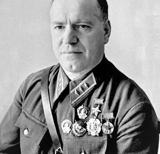 Вторая Мировая: день за днём. Часть 34: Генералу армии Г. К. Жукову 46 лет. Биография кратко.