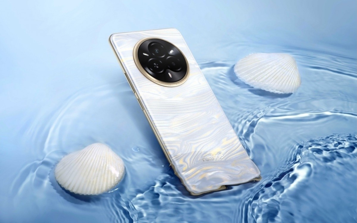 Сзади две или три камеры