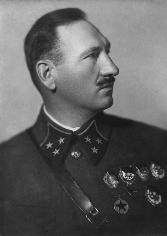 Генерал Михаил Ефремов