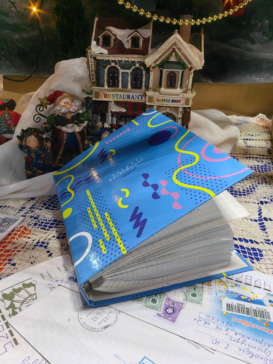 тетрадка для коллекционных сортов. Первая, уже начата вторая такая же.