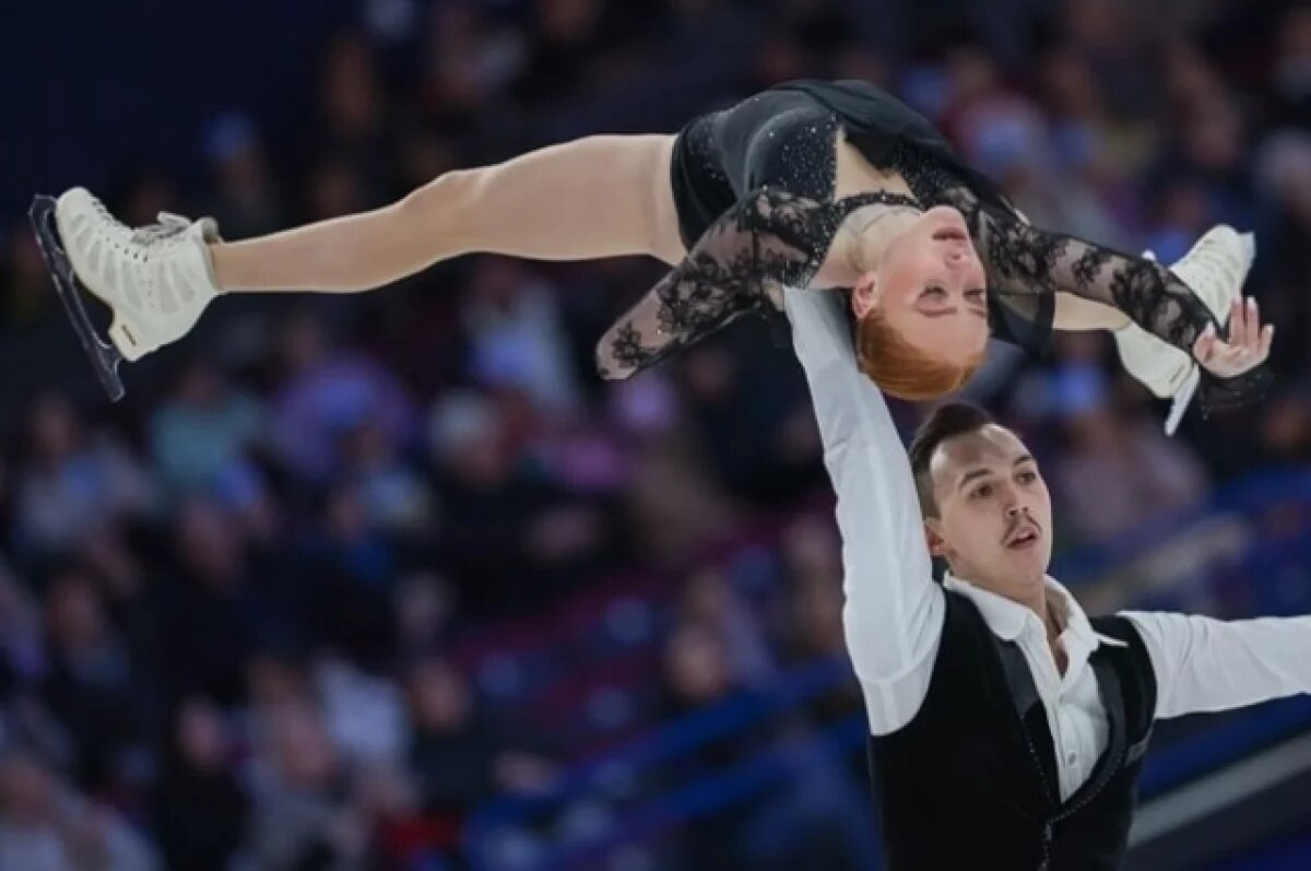    Елизавета Осокина и Артём Грицаенко уступили победу Анастасии Мишиной и Александру Галлямову.