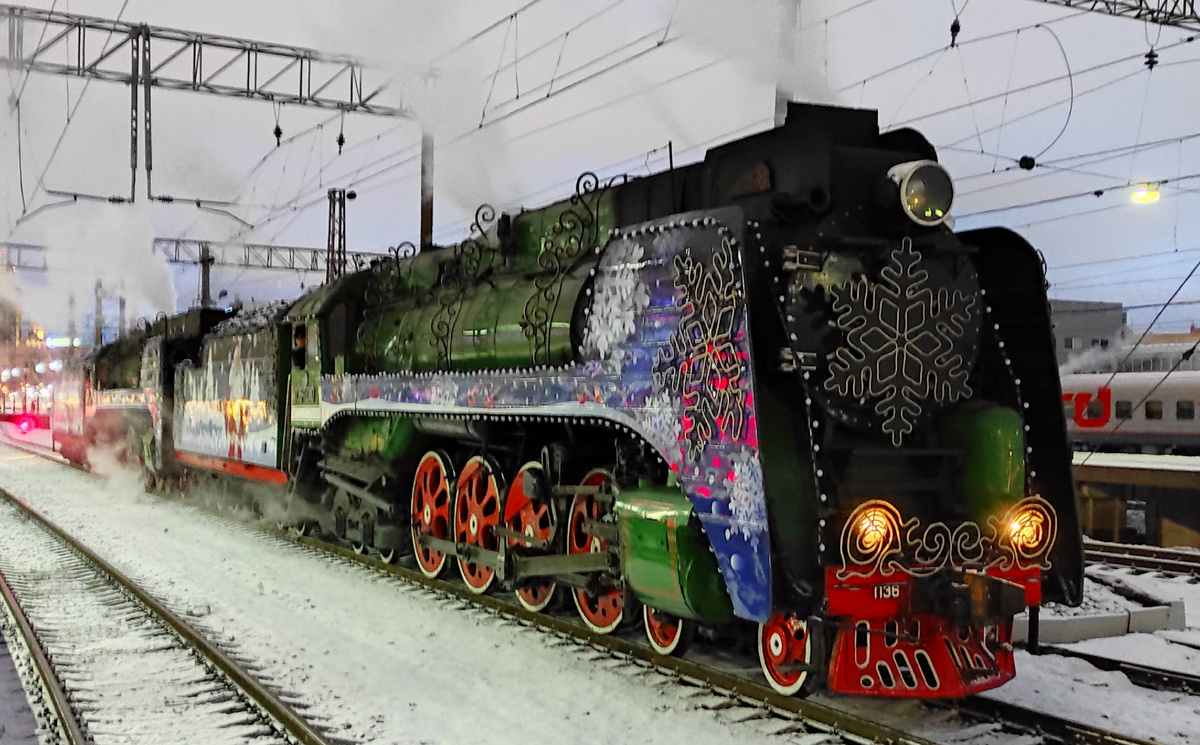 Сплотка новогодних паровозов П36-0110 и П36-0120.