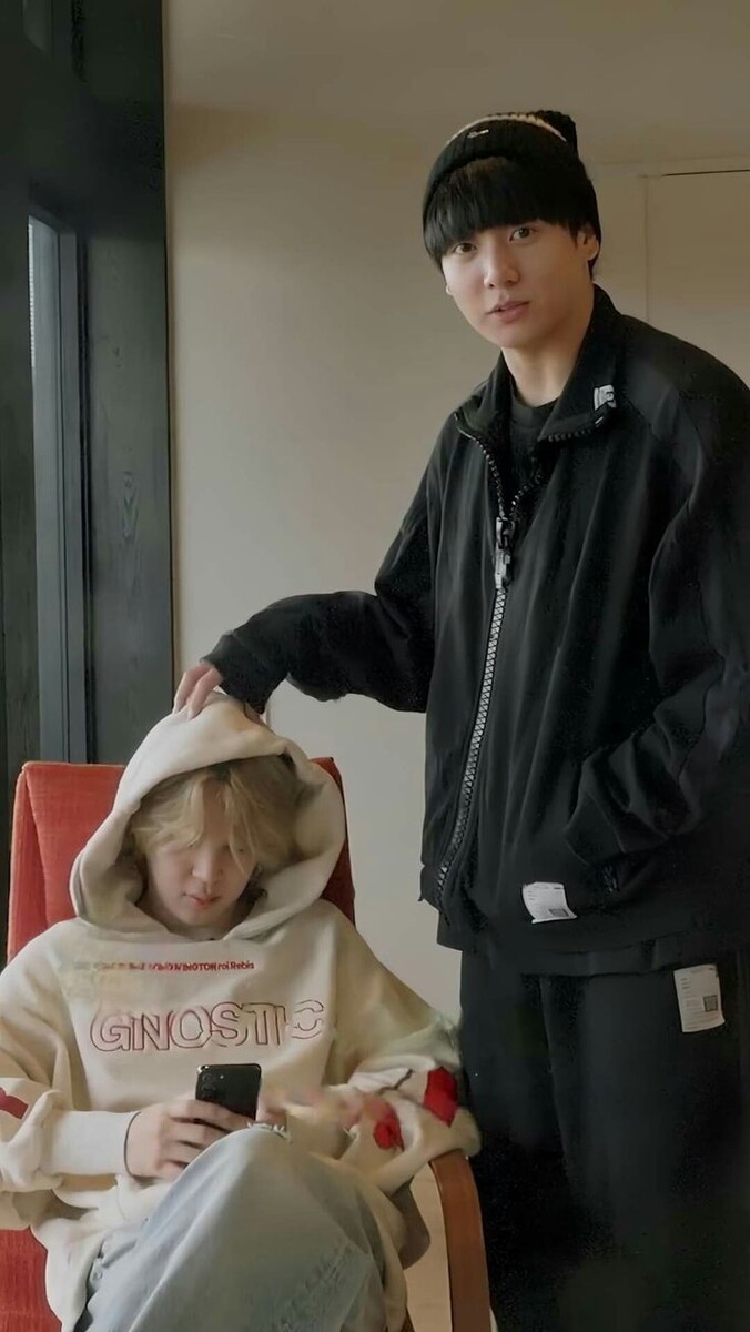 Стрижка а ля -я корейский гопник...