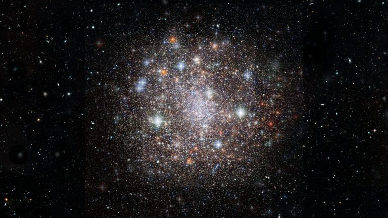 Звездное сверхскопление в представлении художника. Источник: NSF/AUI/NSF NRAO/S.Dagnello