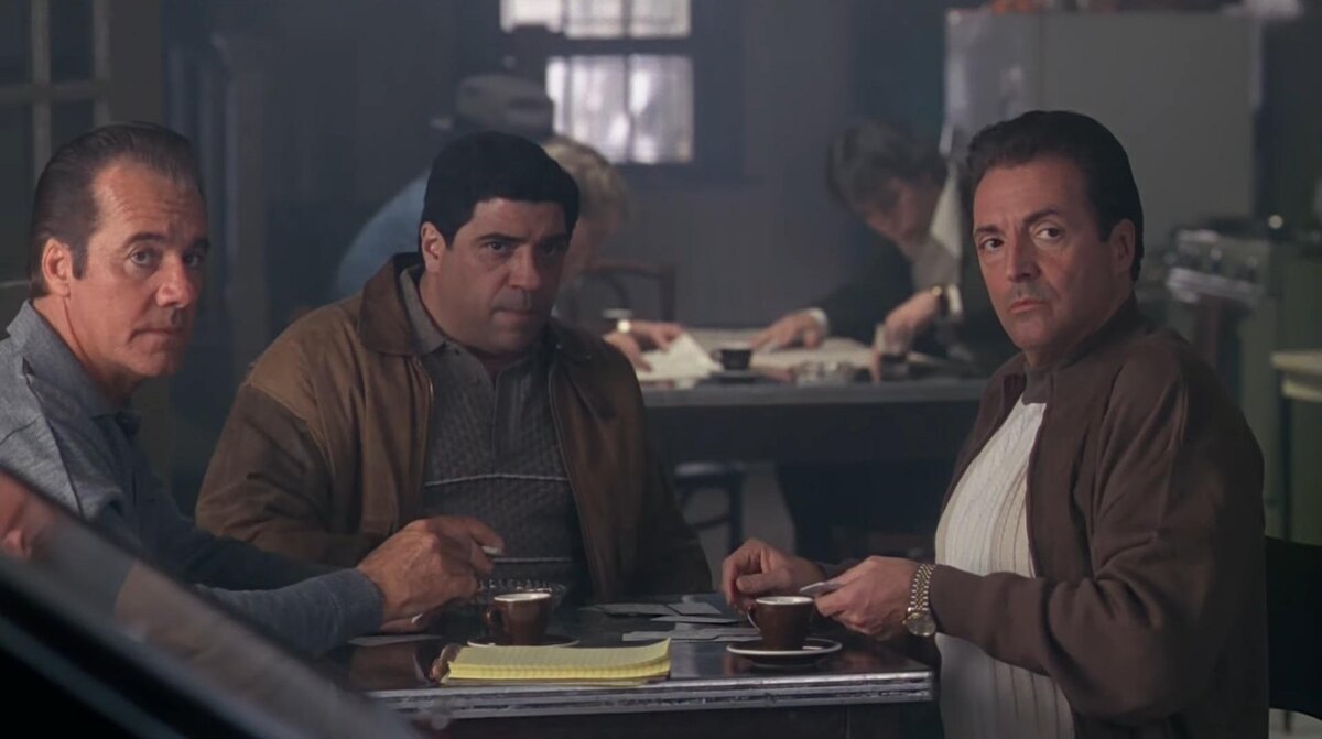 Как будто не хватает Тони Сопрано, но нет. Кадр из "Готти" 1996 г. 