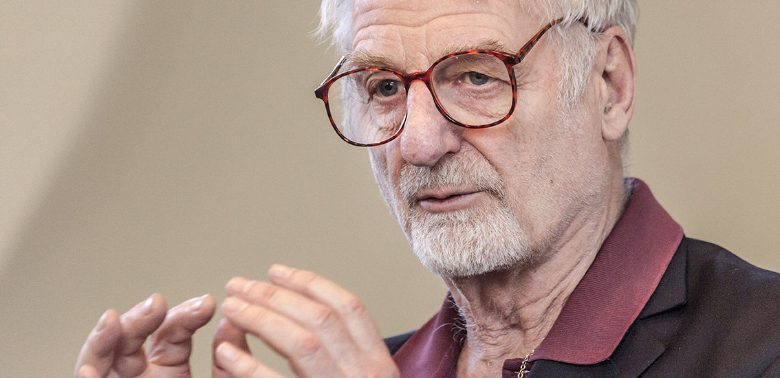 Джон Уитмор