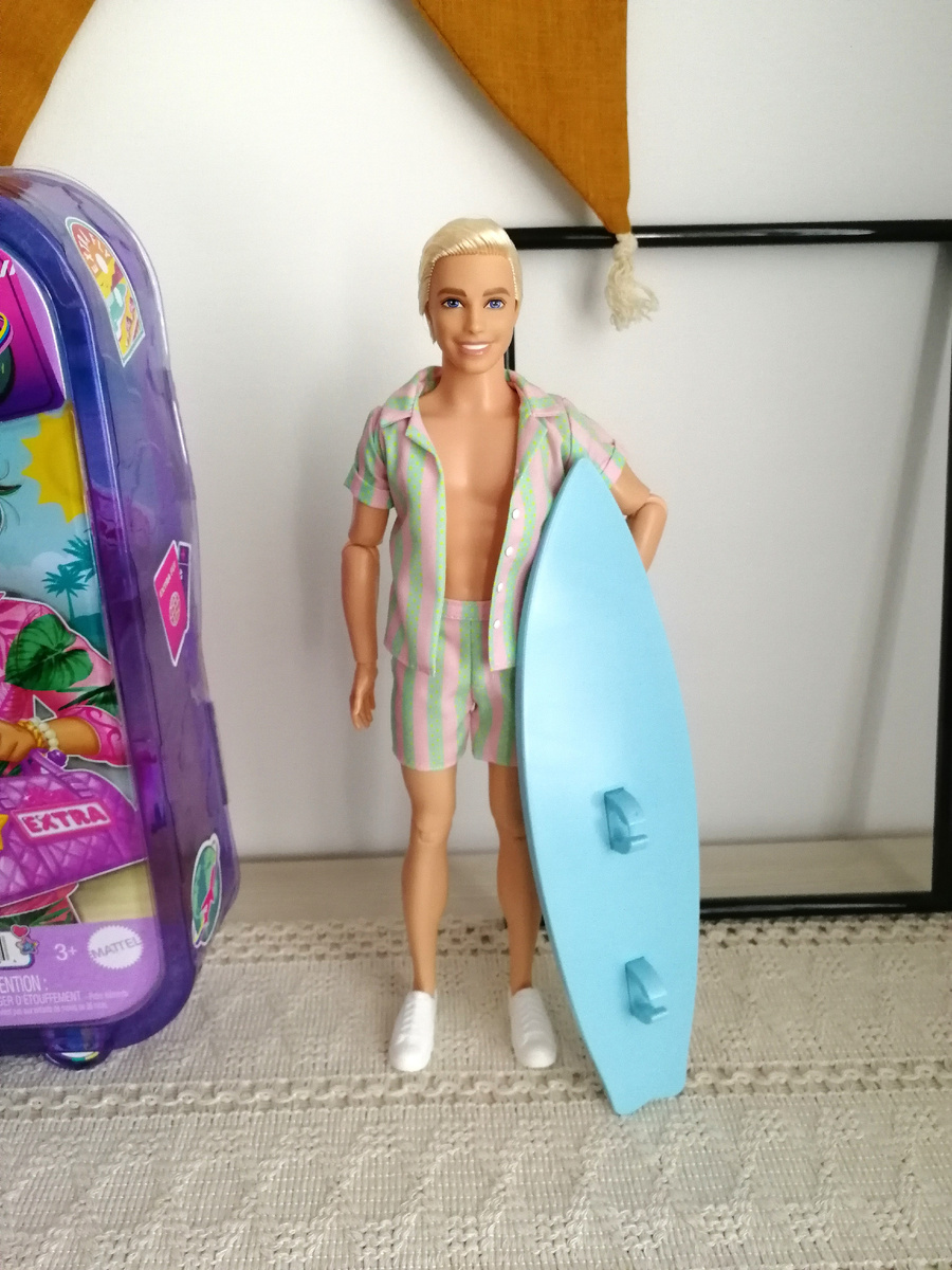 Пляжный кен с его доской. (Галерею можно листать).