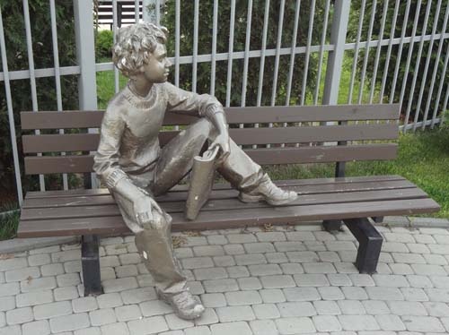 Скульптура «Школьник»