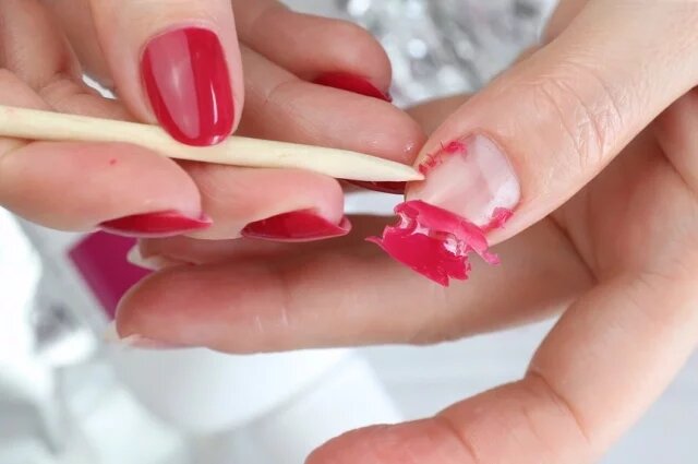    Когда лучше делать маникюр и стричь ногти в апреле 2025 года?