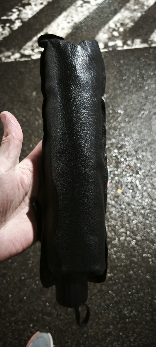 Зонт в сложённом виде