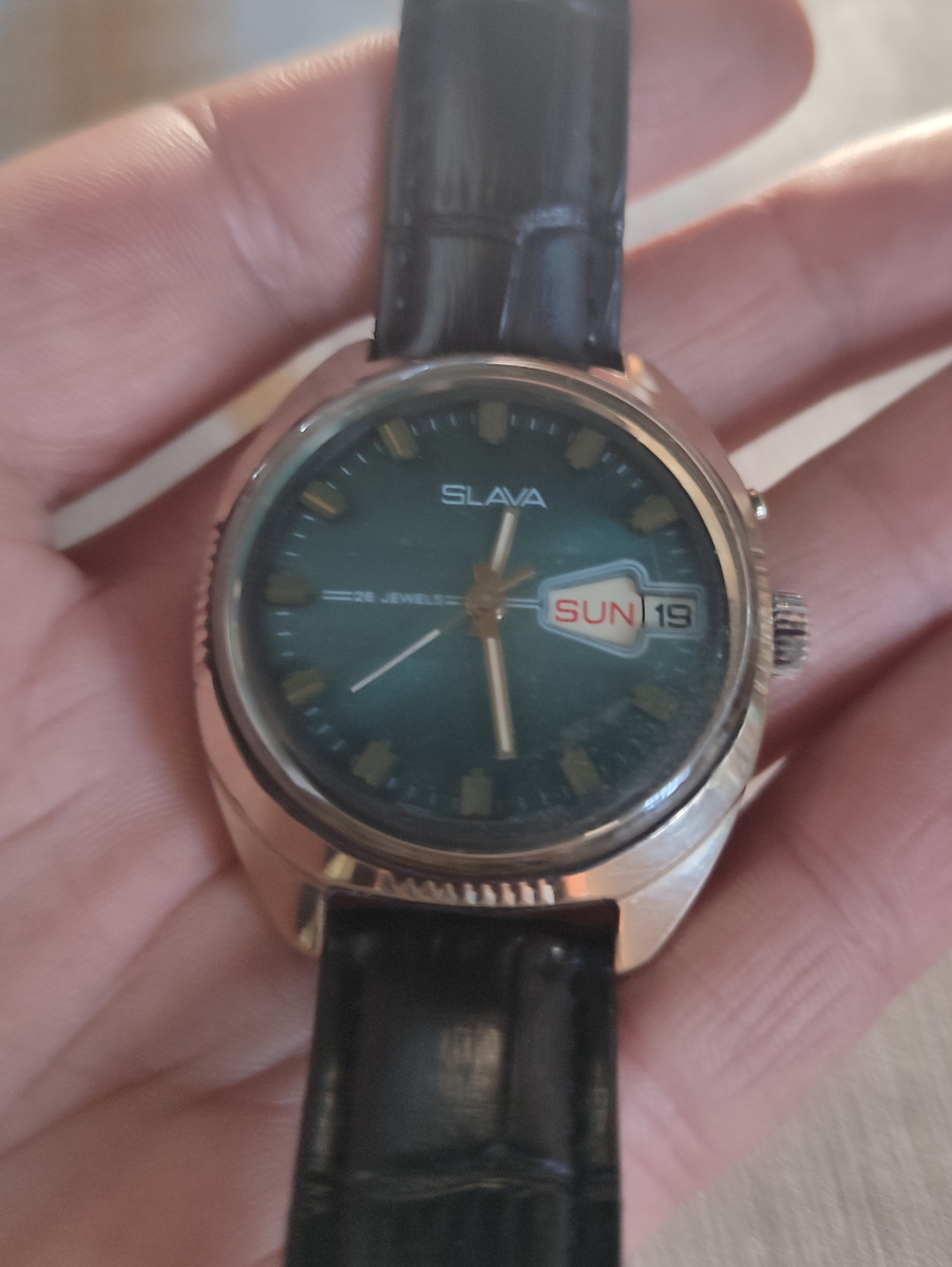 Только ремешок новый. Завода хватает на 32-36 часов. Фото автора.