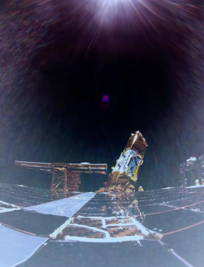 США снова исследуют Луну: первая космическая фотография