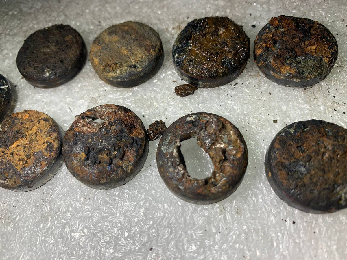 Глубокая коррозия заглушек ГБЦ Cummins isf 2.8