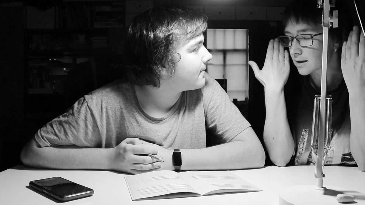 Света: - Гриша, закрой глаза и почувствуй!!! Ушами)))