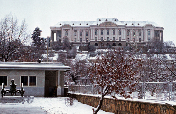 Бывшая резиденция Амина (дворец «Тадж-Бек») в 1987 году. Фото Михаила Евстафьева