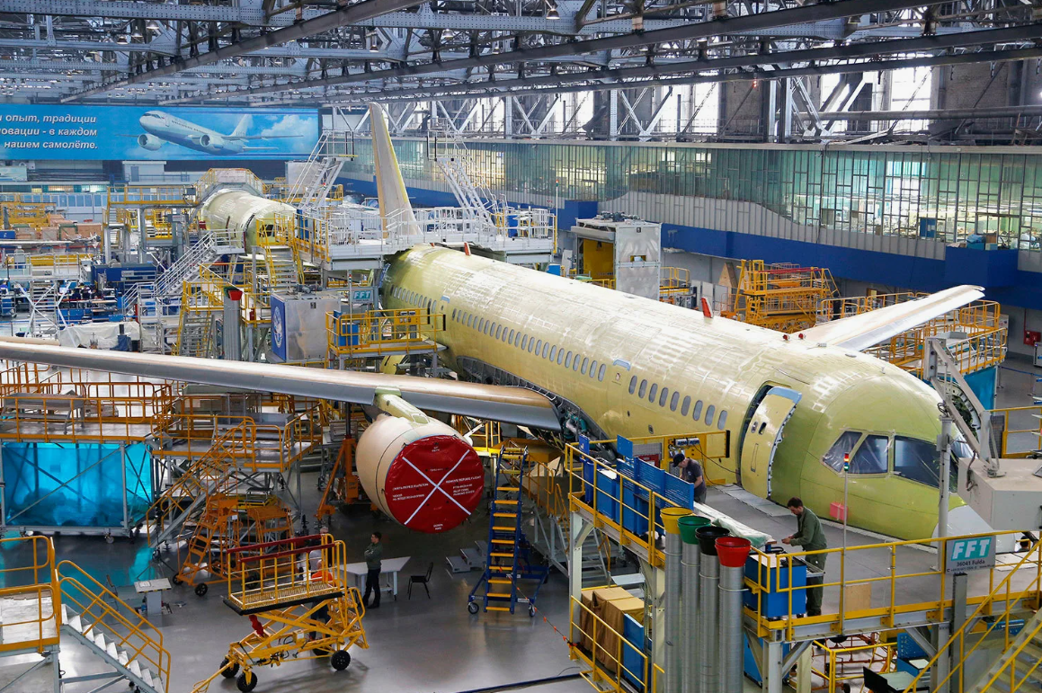 МС-21 в некоторой "стадии готовности" в цеху Иркутского авиазавода. Источник: Яндекс.Картинки