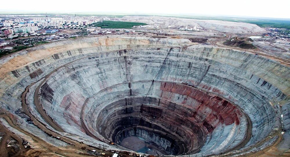 Происхождение алмазов в кимберлитовых трубках. Официальная и альтернативная модели