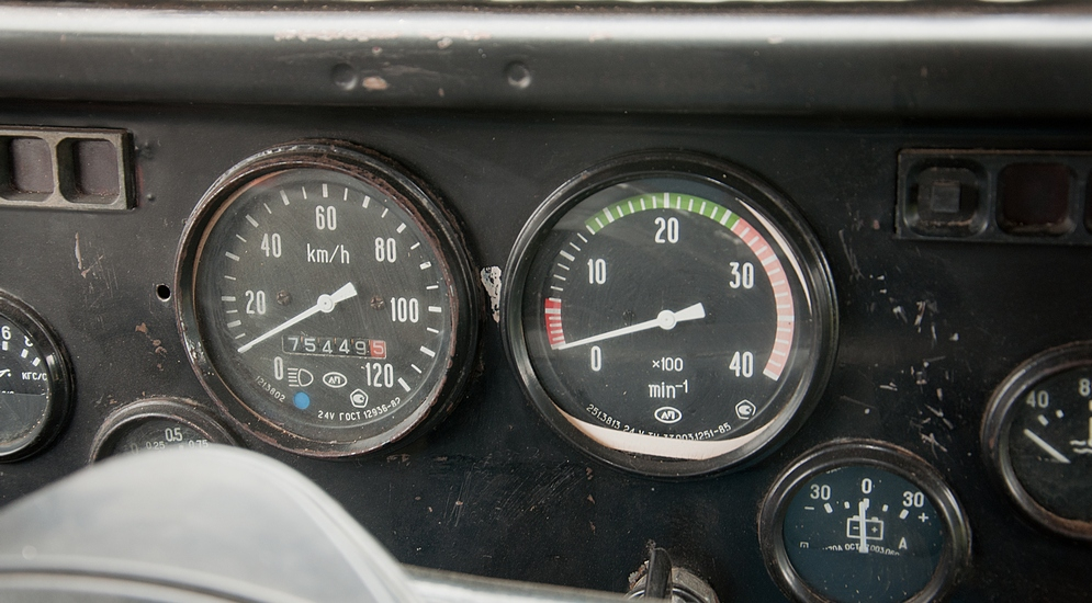 Взято из https://www.kolesa.ru/test-drive/samosvala-kamaz-55111-gruzit-gruzit-i-esche-raz-gruzit-2015-07-10