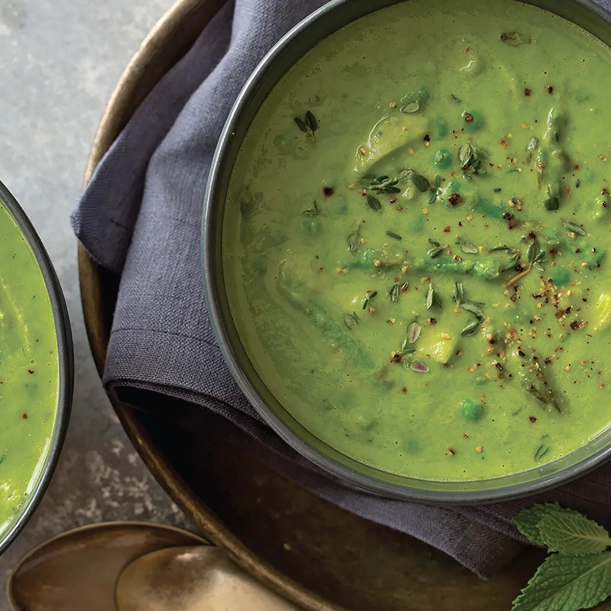 Суп из зеленого горошка, спаржи и петрушки