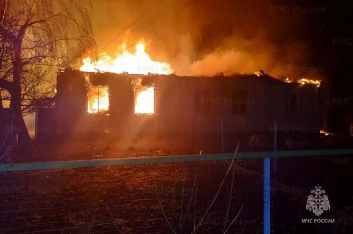    В брянском селе Угревище сгорел двухквартирный жилой дом