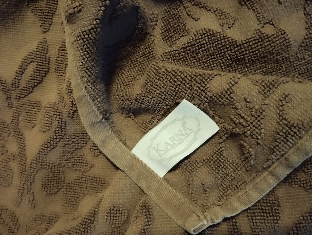 Края тоже слегка полиняли.