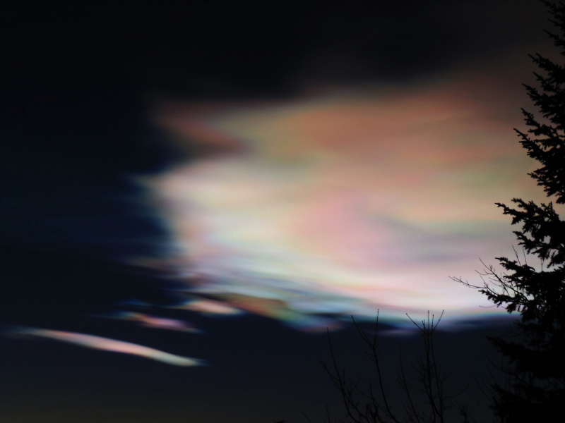    Перламутровые облака озарили небо над Карелиейпаблик «Погода Петрозаводска и Карелии»