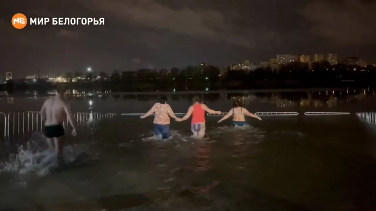 Фото: скриншот видео «Мира Белогорья». Белгородцы купаются на Крещение