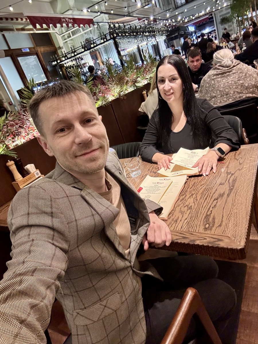 Это фотки уже с первых дней в Москве. Так получилось, что писал этот пост несколько недель назад, но не было времени его закончить потому, что носились по городу в Январе оформляя квоту на поерацию, сдавая анализы и попутно работая на своих 10+ работах. По этому мы уже полетели и находимся в Москве.