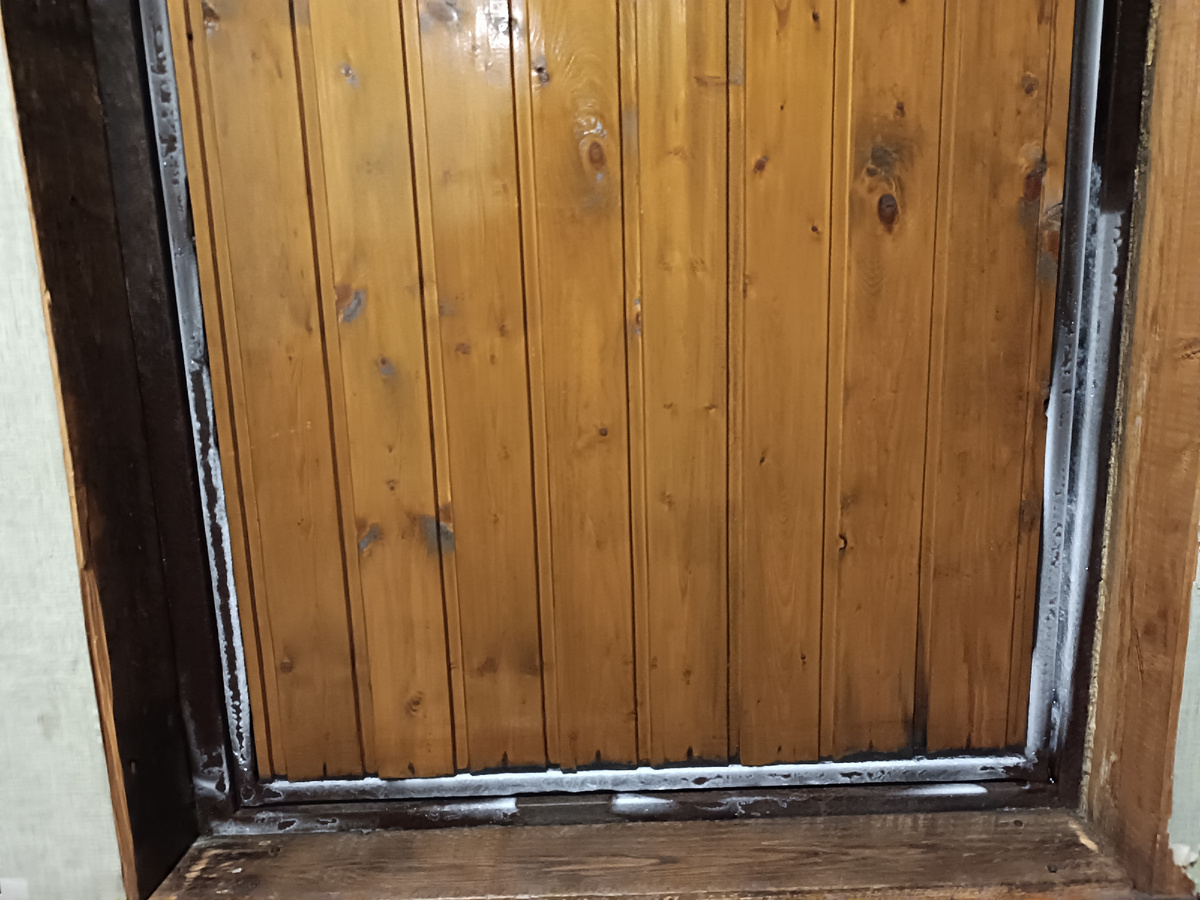 Одна из дверей в дом