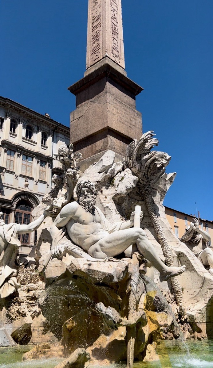 “Фонтан четырех рек” на пьяцца Навона
