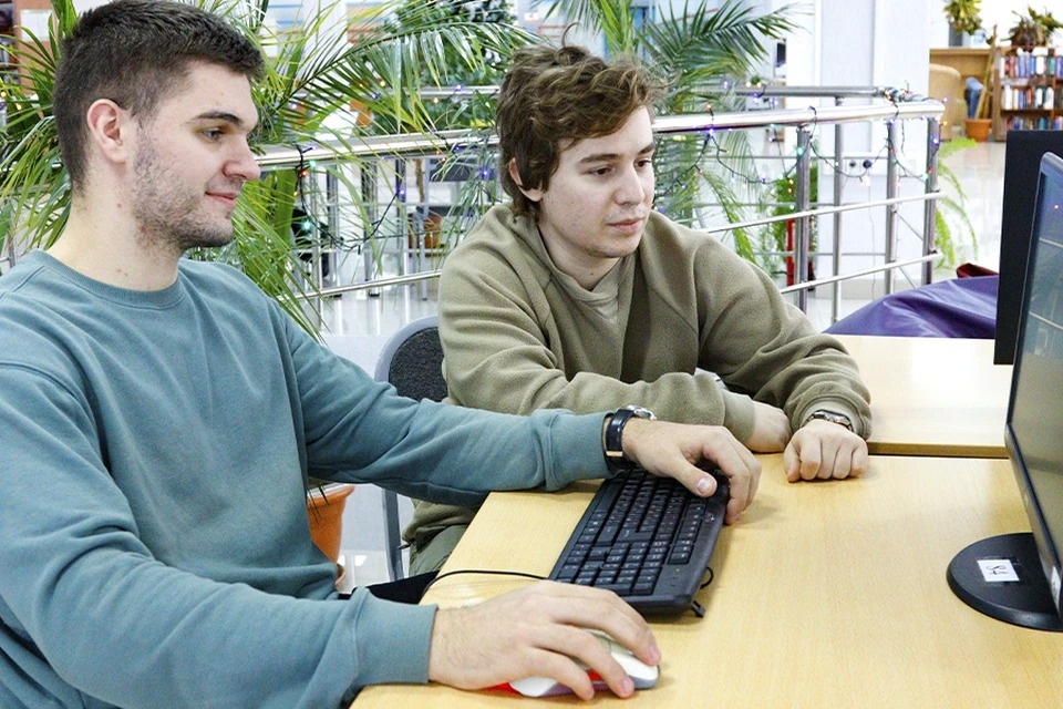 Фото: пресс-служба ОмГТУ

Читайте на WWW.OMSK.KP.RU: https://www.omsk.kp.ru/daily/27653.5/5038328/