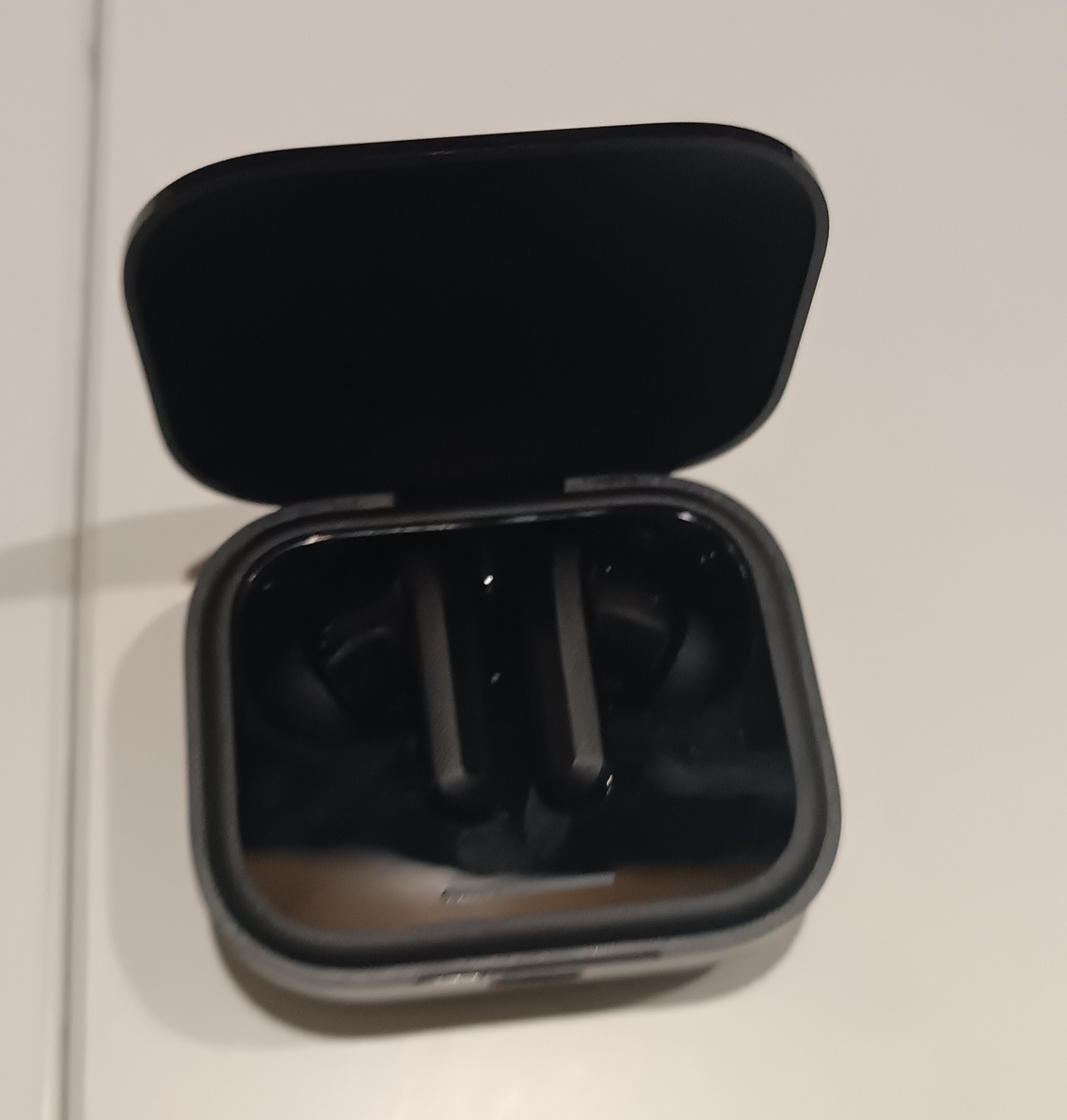 Честно, я из тех кому и в проводных норм, но в этих сильно удобнее ходить по дорожке или танцевать