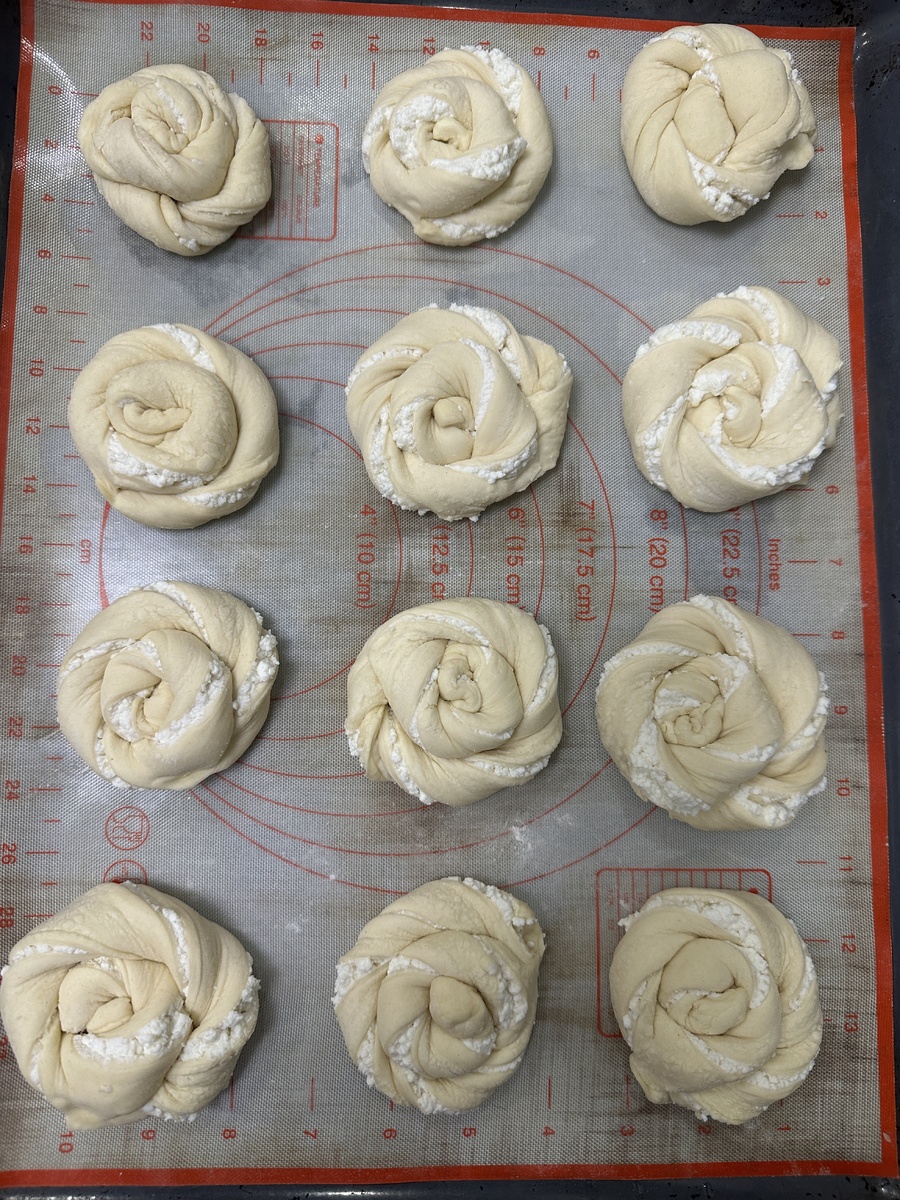 Свернутое в улитки тесто