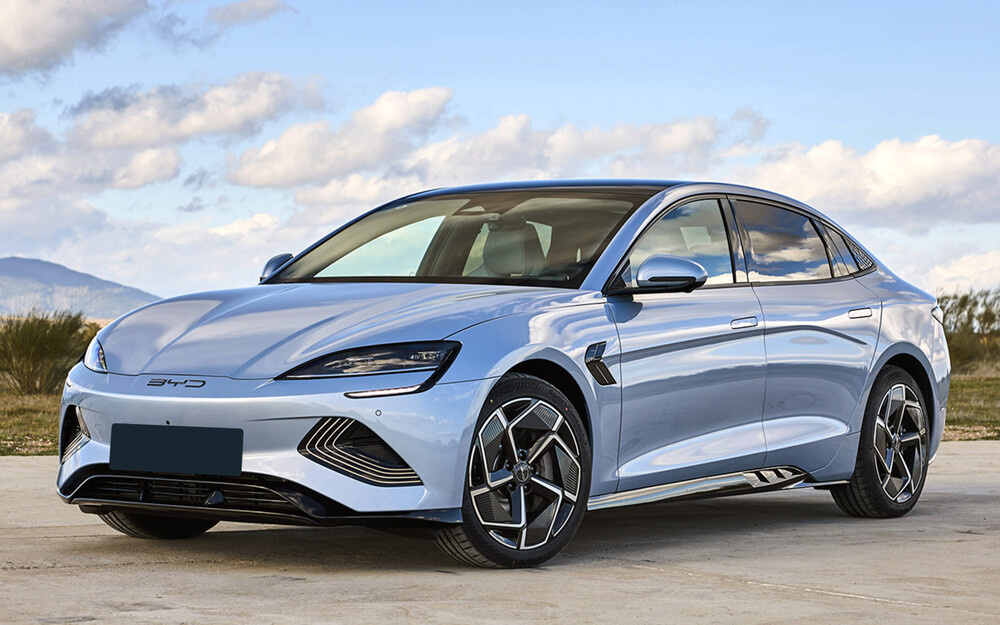 2025 BYD Seal вид спереди