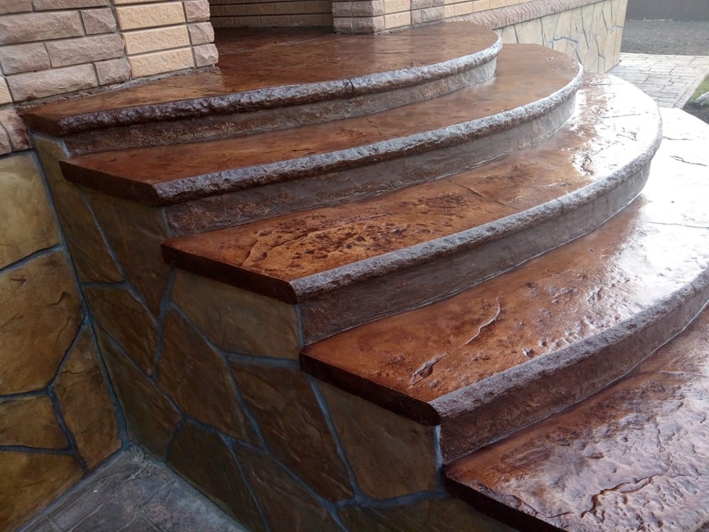 крыльцо дома из печатного бетона