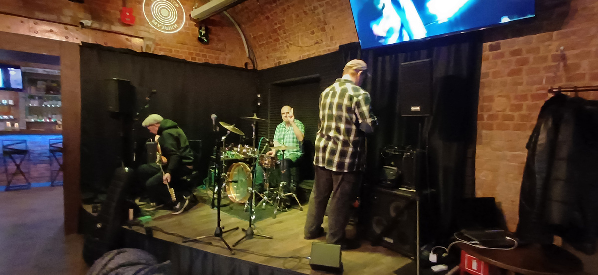 Настроились? Отчекались? Самое время пойти погулять по городу. 