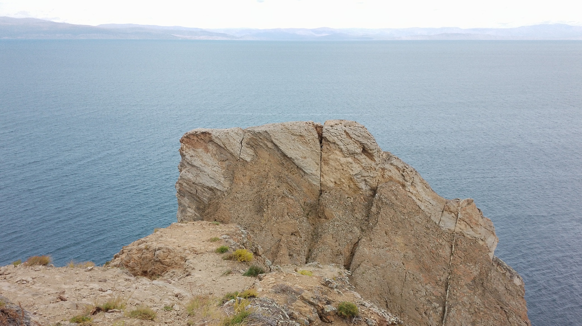 Тот самый клык с материка. И ведь похож...