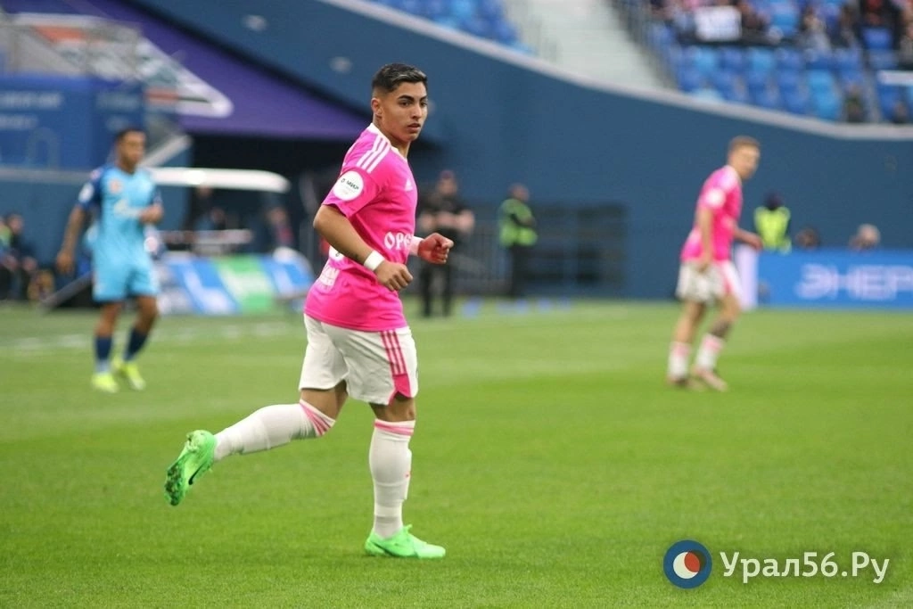    Игрок ФК «Оренбург» Хорди Томпсон не приехал на сборы команды. В чем причина?