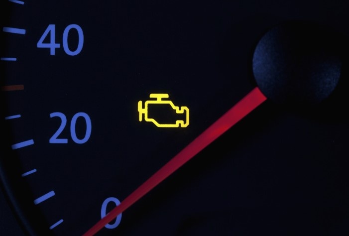 Выскочил "check engine" на приборке, но мотор работает нормально. О чём это говорит и что делать в таком случае?