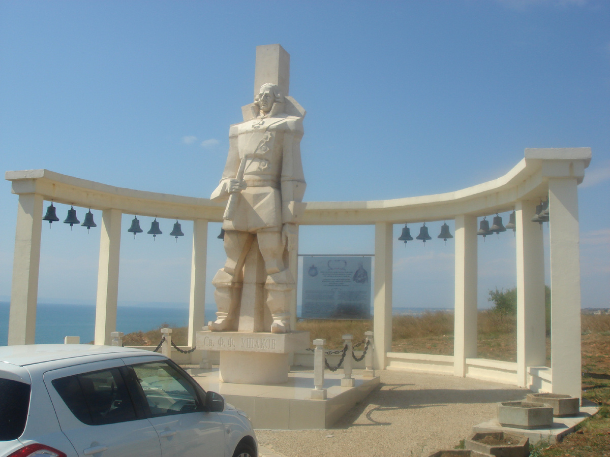 Памятник адмиралу Ф.Ф. Ушакову на мысе Калиакра