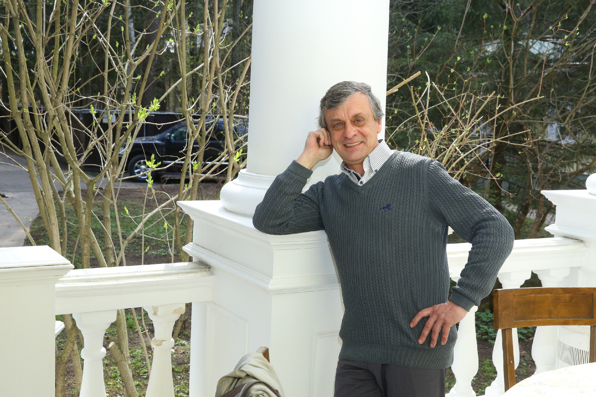 Старый Солдат на работе. Правда без бейджика, и фото уже лет 10, но выражение лица явно не лесное, Другой человек!